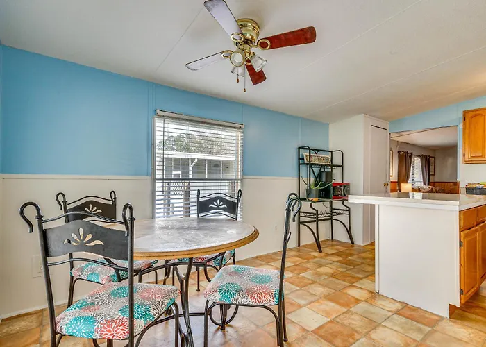 Holiday home W/ Private Dock - 7 Mi To Beaches Pensacola