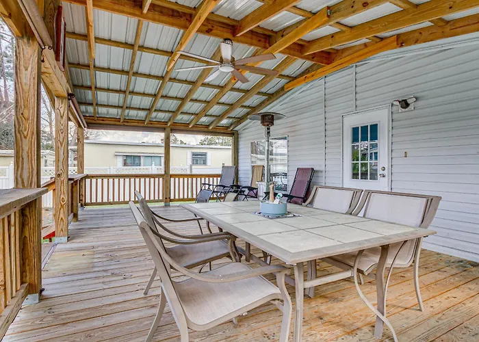Holiday home W/ Private Dock - 7 Mi To Beaches Pensacola